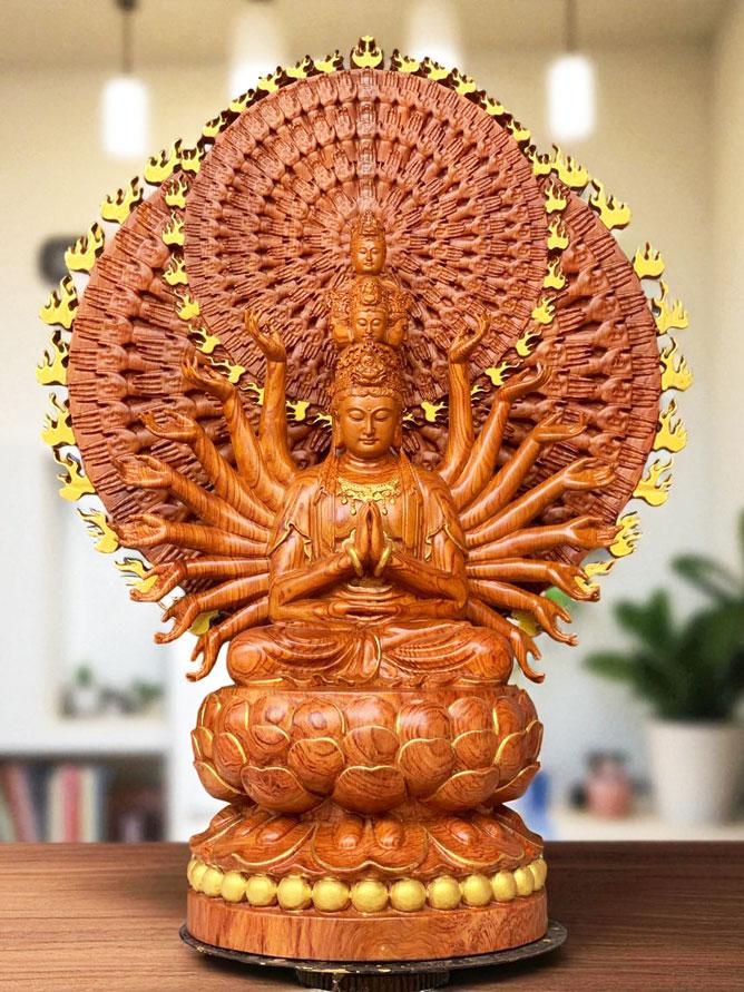 Tượng phật Thiên Thủ Thiên Nhãn bằng gỗ dát vàng