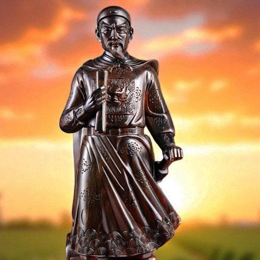 Tượng Trần Quốc Tuấn bằng gỗ mun hoa