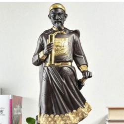 Tượng  Hưng Đạo Vương Trần Quốc Tuấn bằng gỗ mun hoa